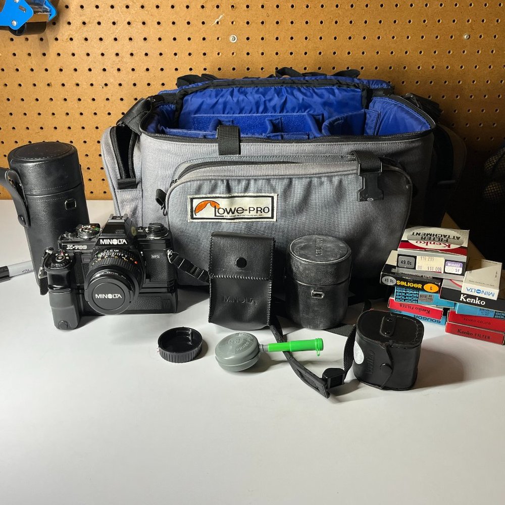 Minolta x700 Camera Bundle